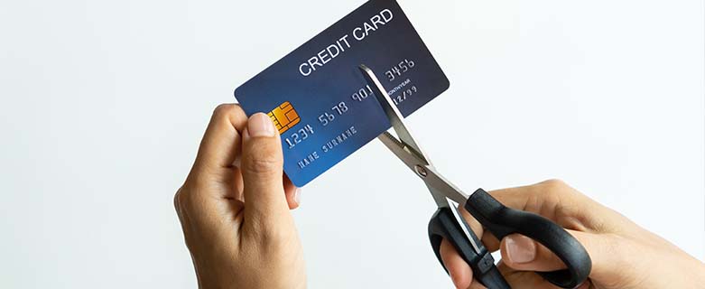 cutting-up-credit-card 